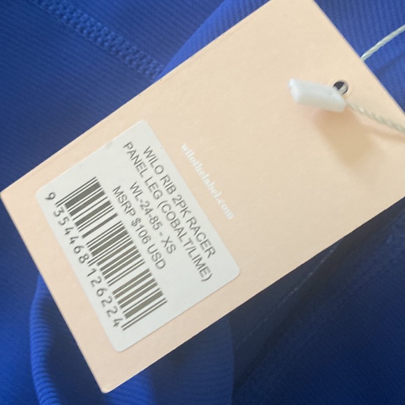 Wilo 2 piece Sports Bra and Leggings - Picture 8 of 8